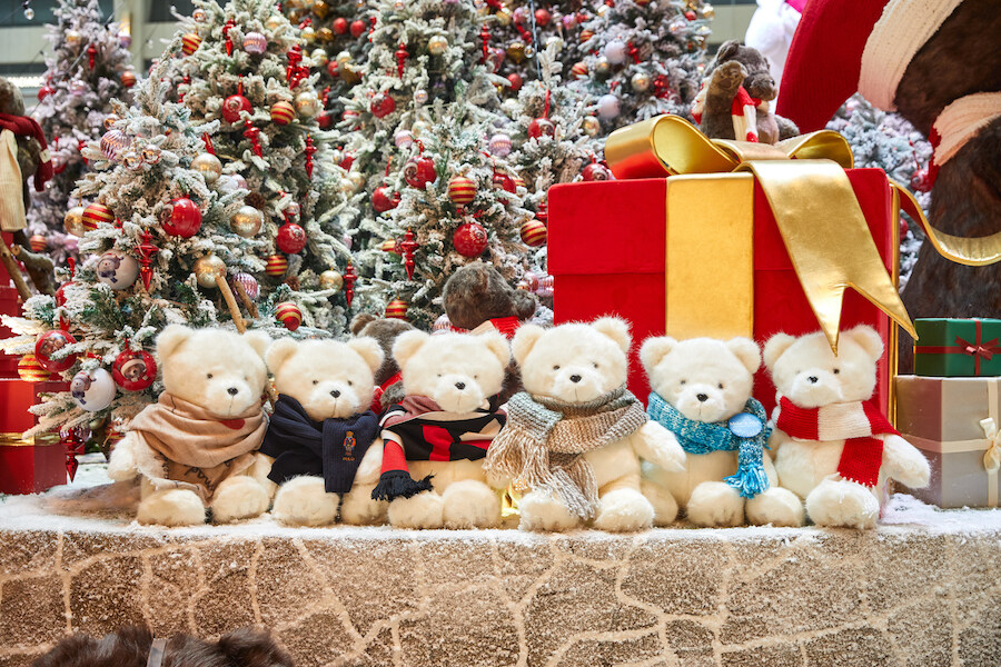 市集囊括一系列精挑細選的節日商品，顧客可參觀三個充滿聖誕特色的